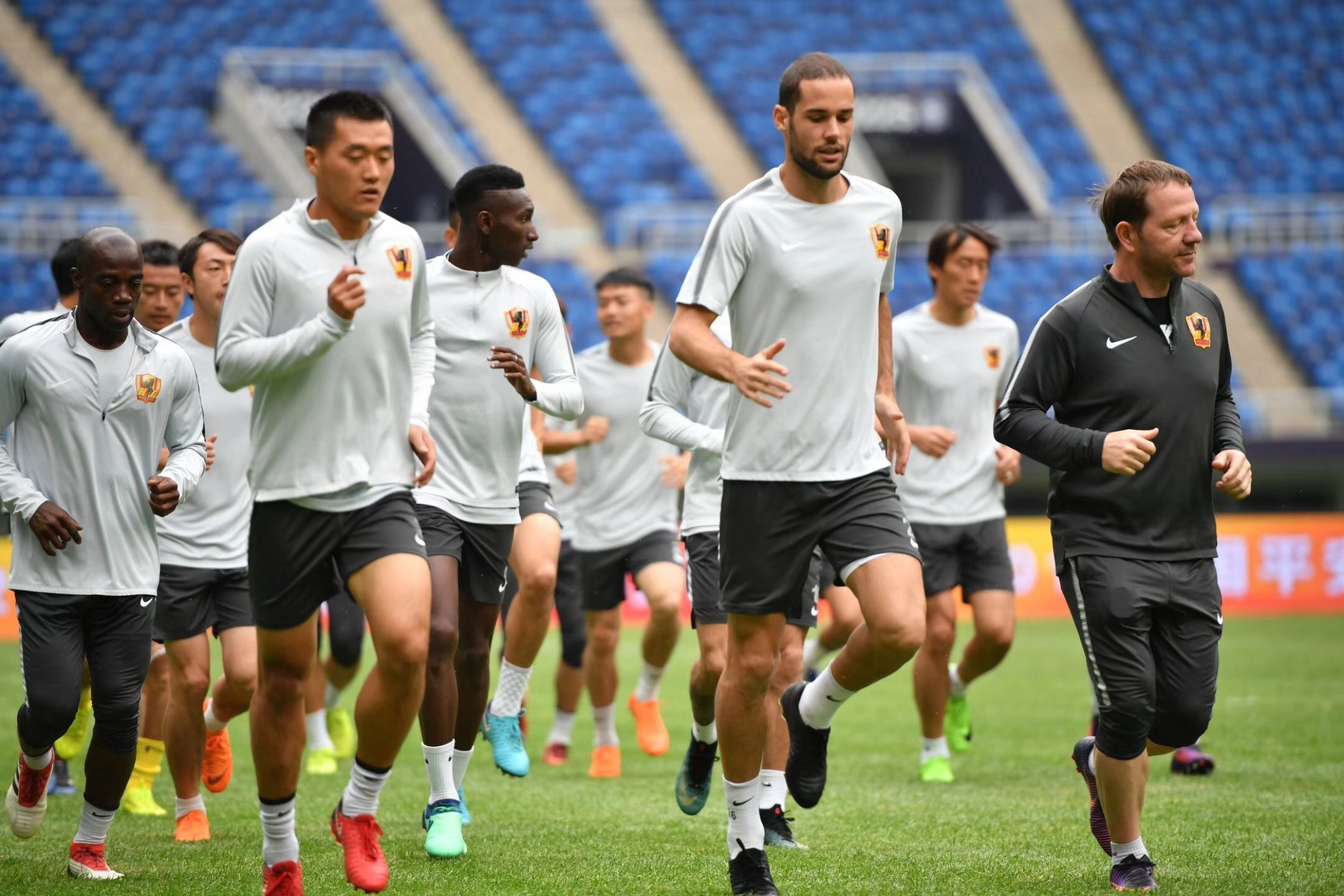 开云关于转折点罗马迎来里程碑；西甲转会期攻防权衡；压力陡增；更衣室氛围转暖的信息